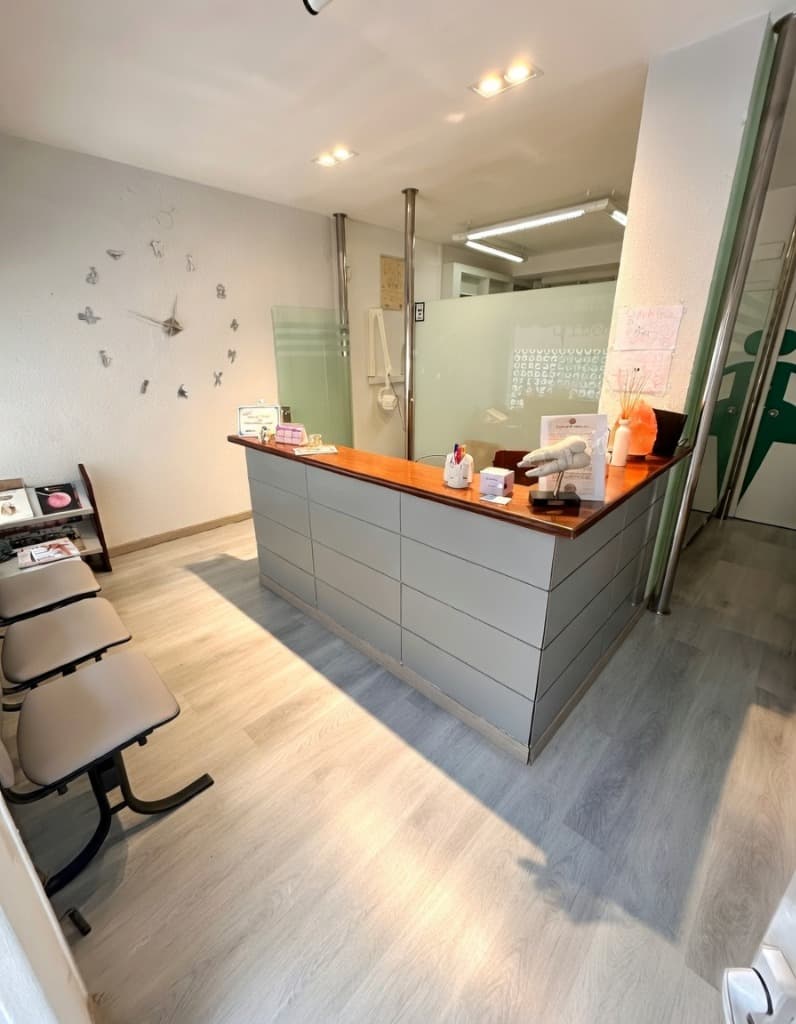 Recepción y sala de espera de EsteticDent
